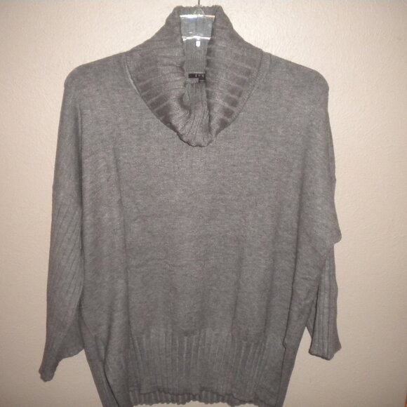 Cyrus Womens XL Gray Soft 3/4 Sleeve Cowl Neck Sweater NWT - Picture 2 of 5